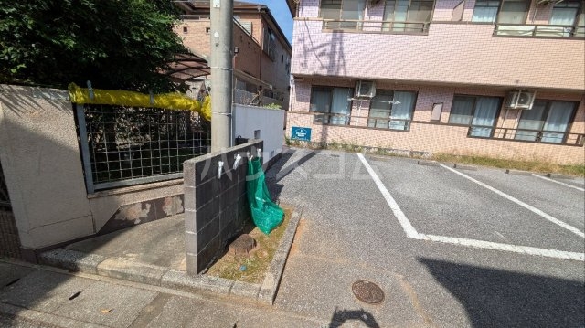 23/30 駐車場