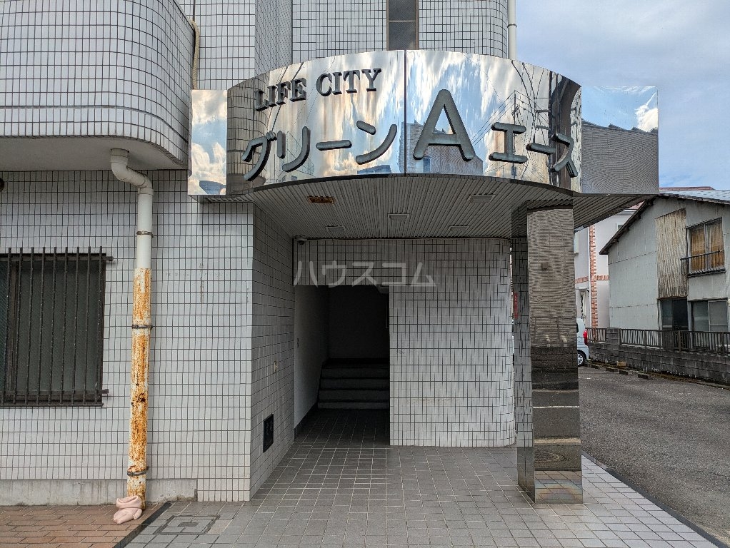 23/27 エントランス