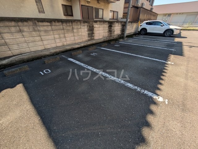 2/3 駐車場