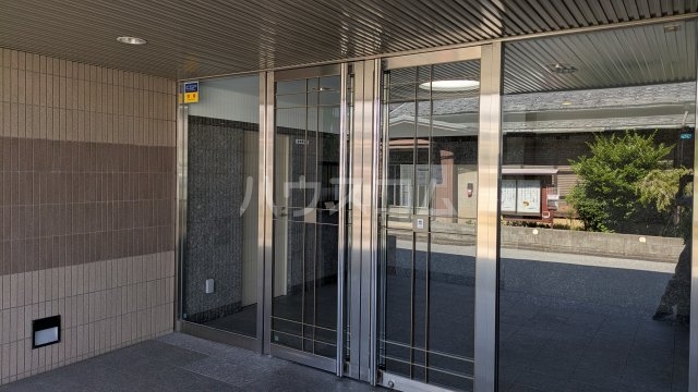 18/28 エントランス