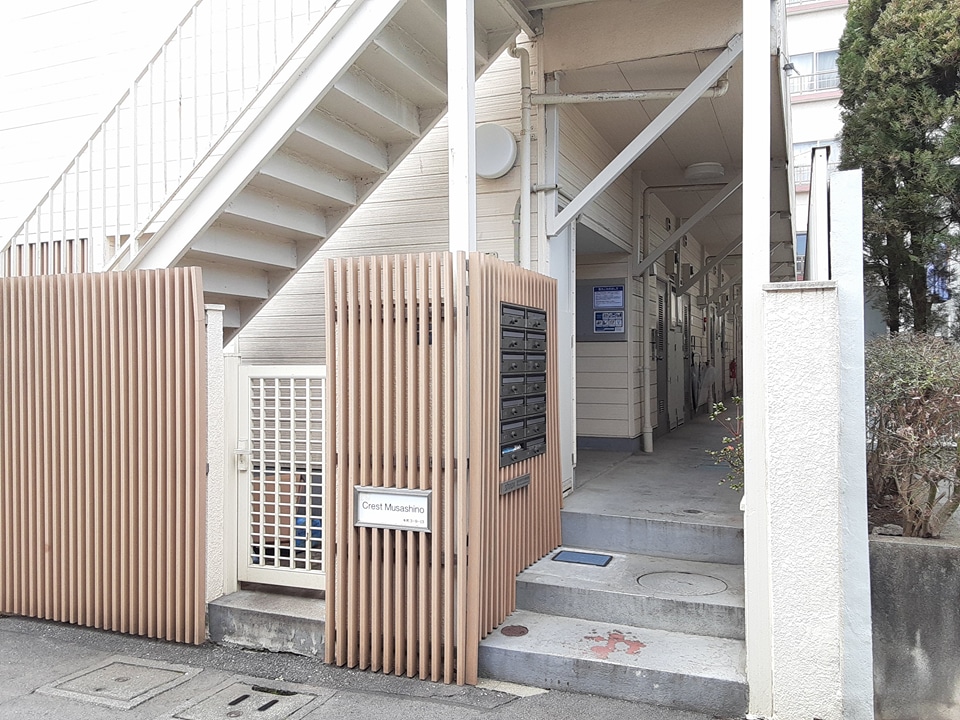 23/29 エントランス