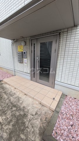 27/30 エントランス