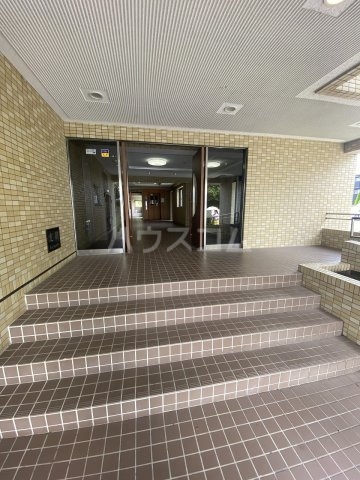 25/30 エントランス