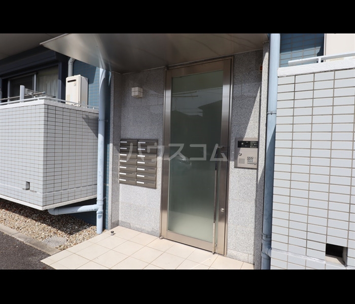 13/14 エントランス