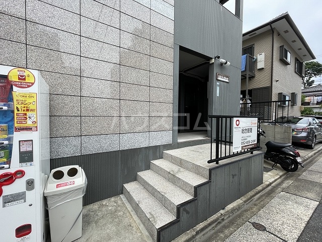 19/26 エントランス