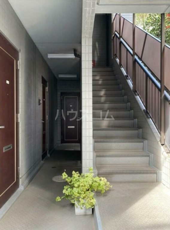 13/23 エントランス