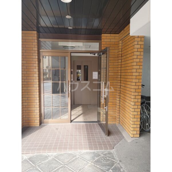 13/22 エントランス