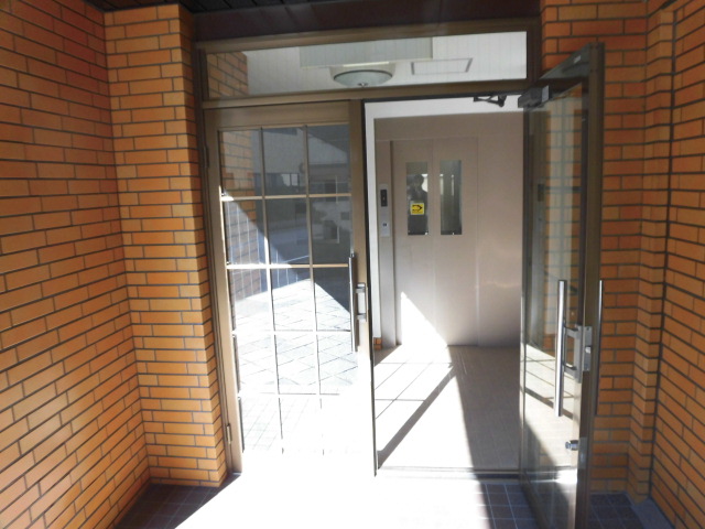 20/30 エントランス