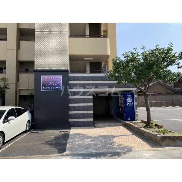 19/28 エントランス