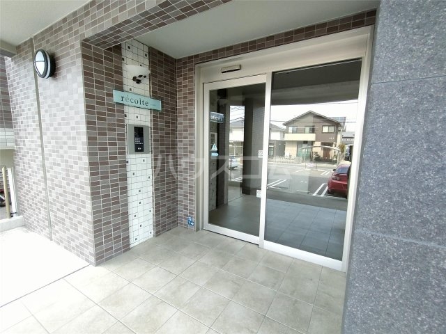 13/17 エントランス