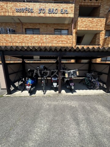 27/30 駐車場