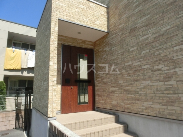 23/30 エントランス