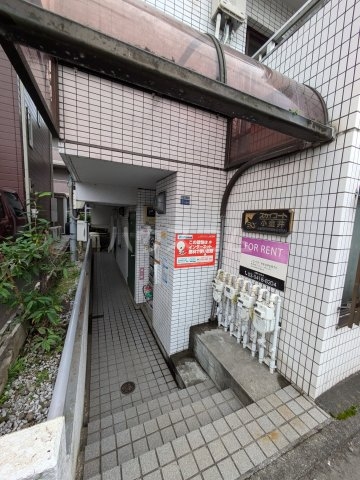 20/30 エントランス