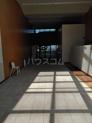 23/30 エントランス