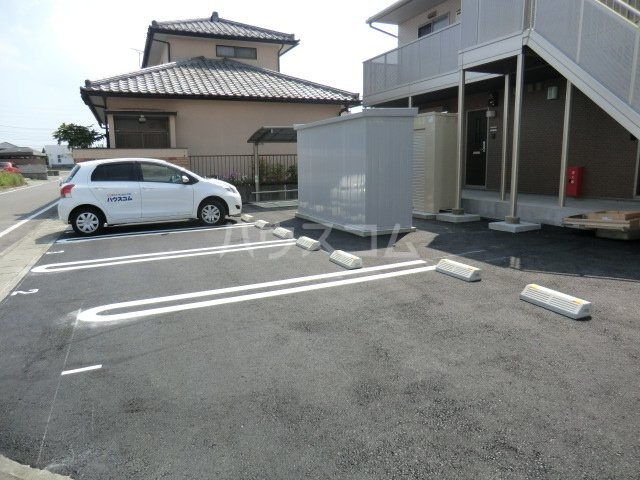 2/5 駐車場
