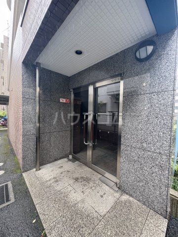 27/30 エントランス