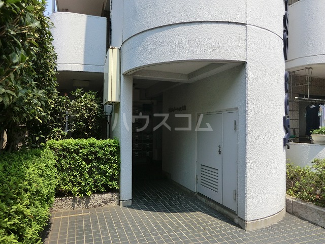 26/30 エントランス