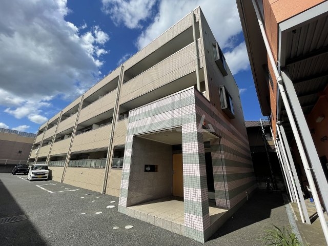 23/30 エントランス