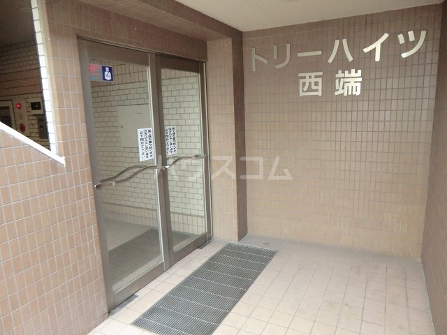 21/30 エントランス