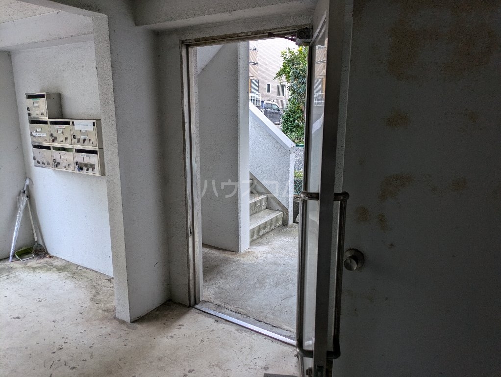 23/24 エントランス