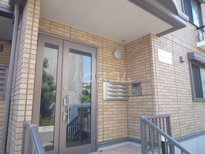 16/19 エントランス