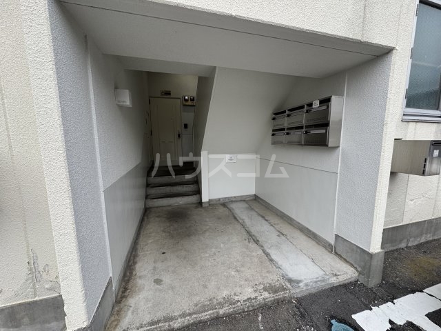 23/26 エントランス