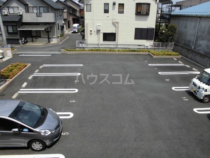 16/18 駐車場