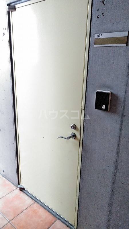 24/27 エントランス