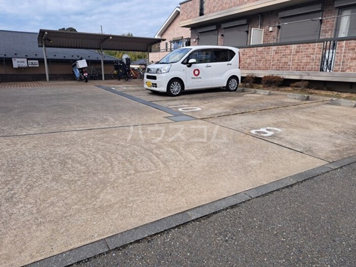 16/17 駐車場