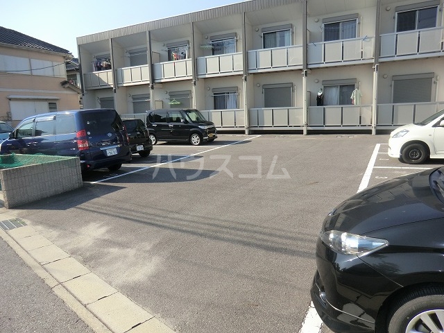 23/30 駐車場
