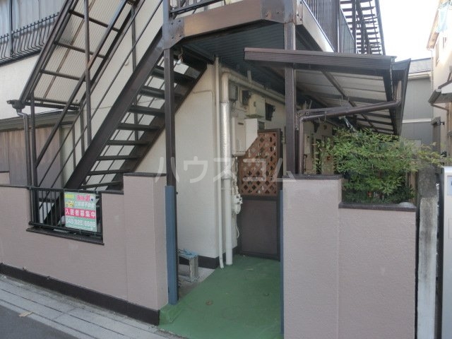 23/30 エントランス