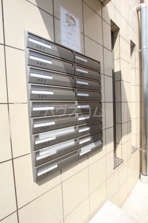 28/30 エントランス