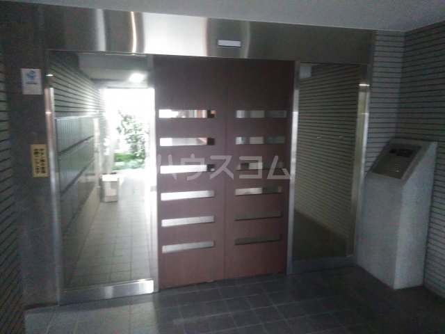 21/30 エントランス