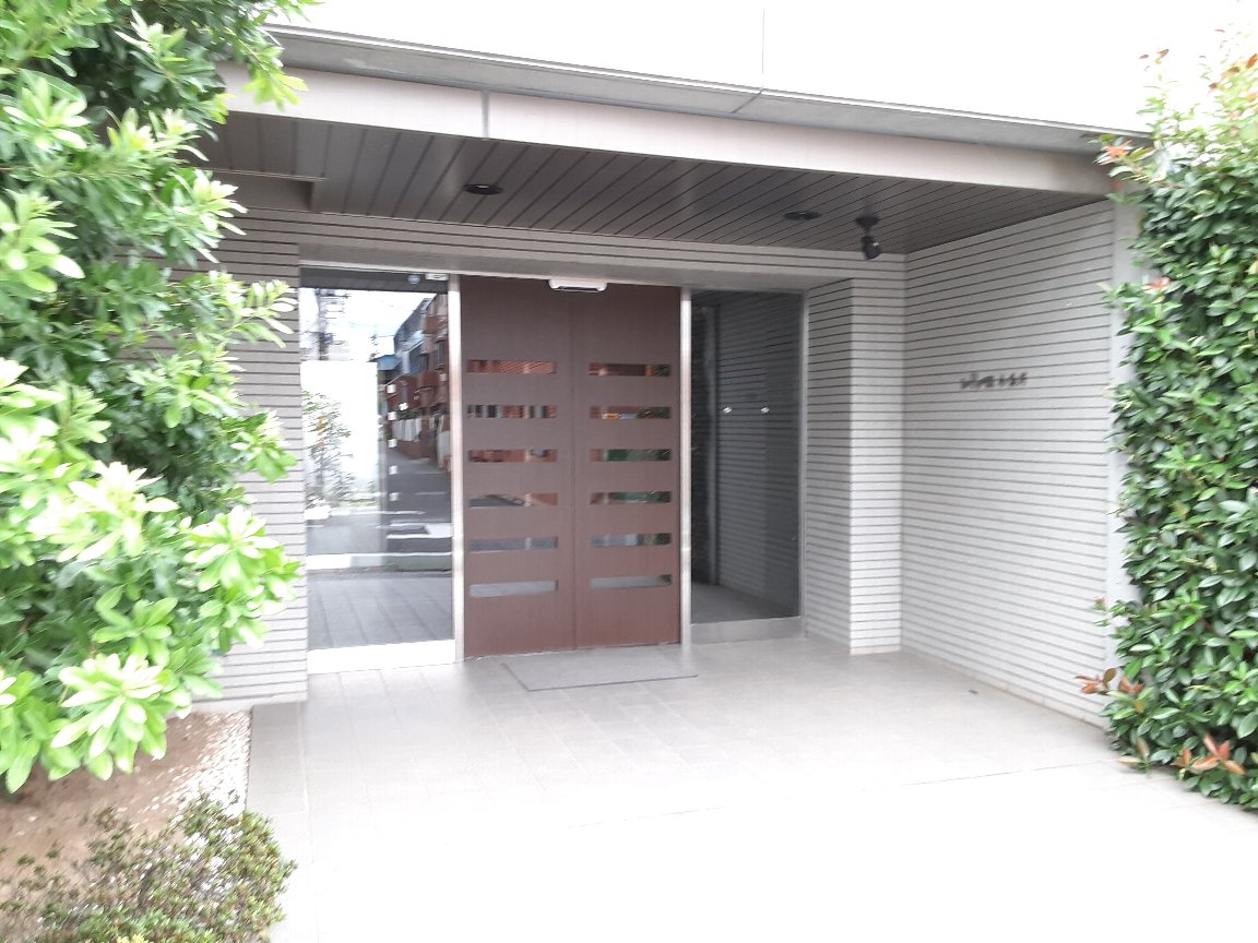 18/29 エントランス