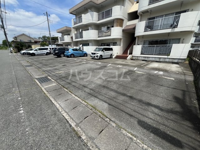 2/3 駐車場