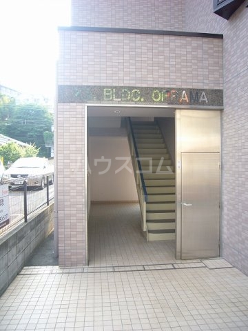 23/30 エントランス