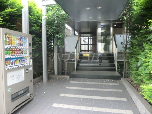 26/30 エントランス