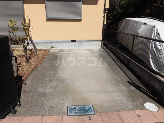 28/30 駐車場