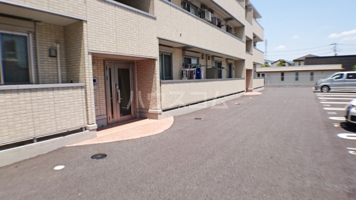 13/18 エントランス