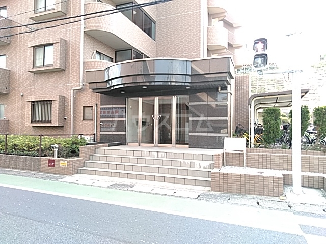 25/30 エントランス