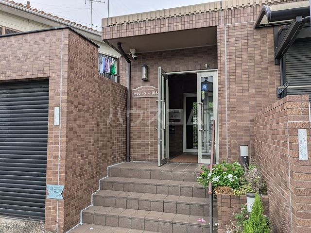 26/30 エントランス