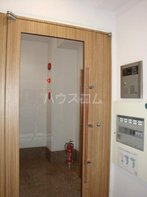 22/30 エントランス