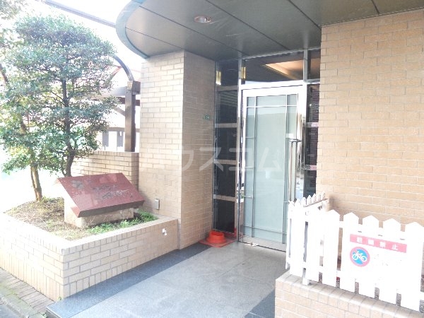 21/30 エントランス