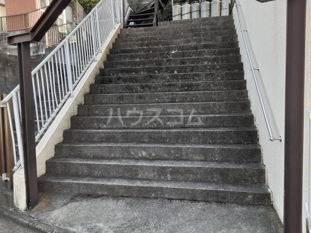 24/30 エントランス