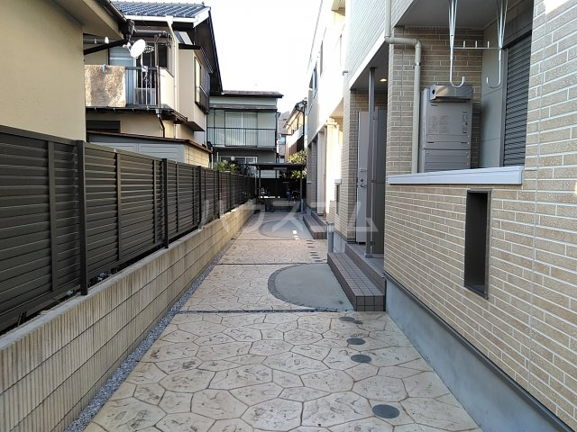 28/30 エントランス