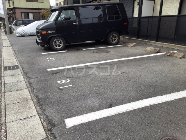 28/30 駐車場