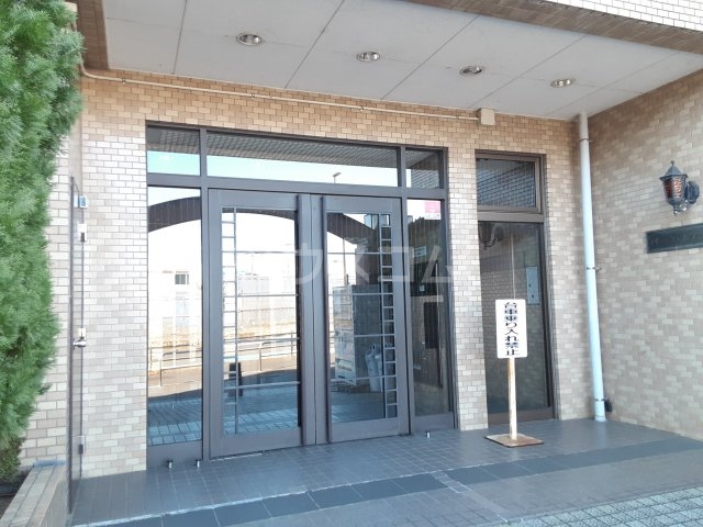 26/30 エントランス