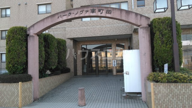 28/30 エントランス