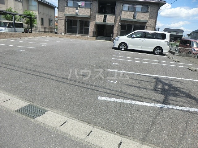 14/15 駐車場
