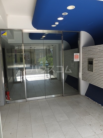 18/28 エントランス